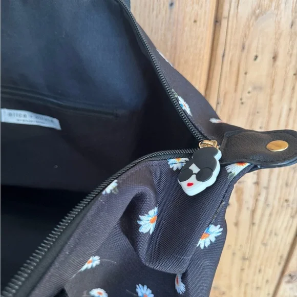 Alice and Olivia Daisy Print Duffel Tote Bag Black - Picture 12 of 13